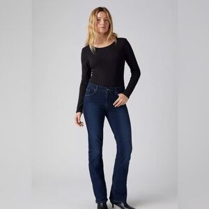 Levi's - Classic Bootcut Dark Wash Mid-rise Jeans - 26x32 (Measured W28)